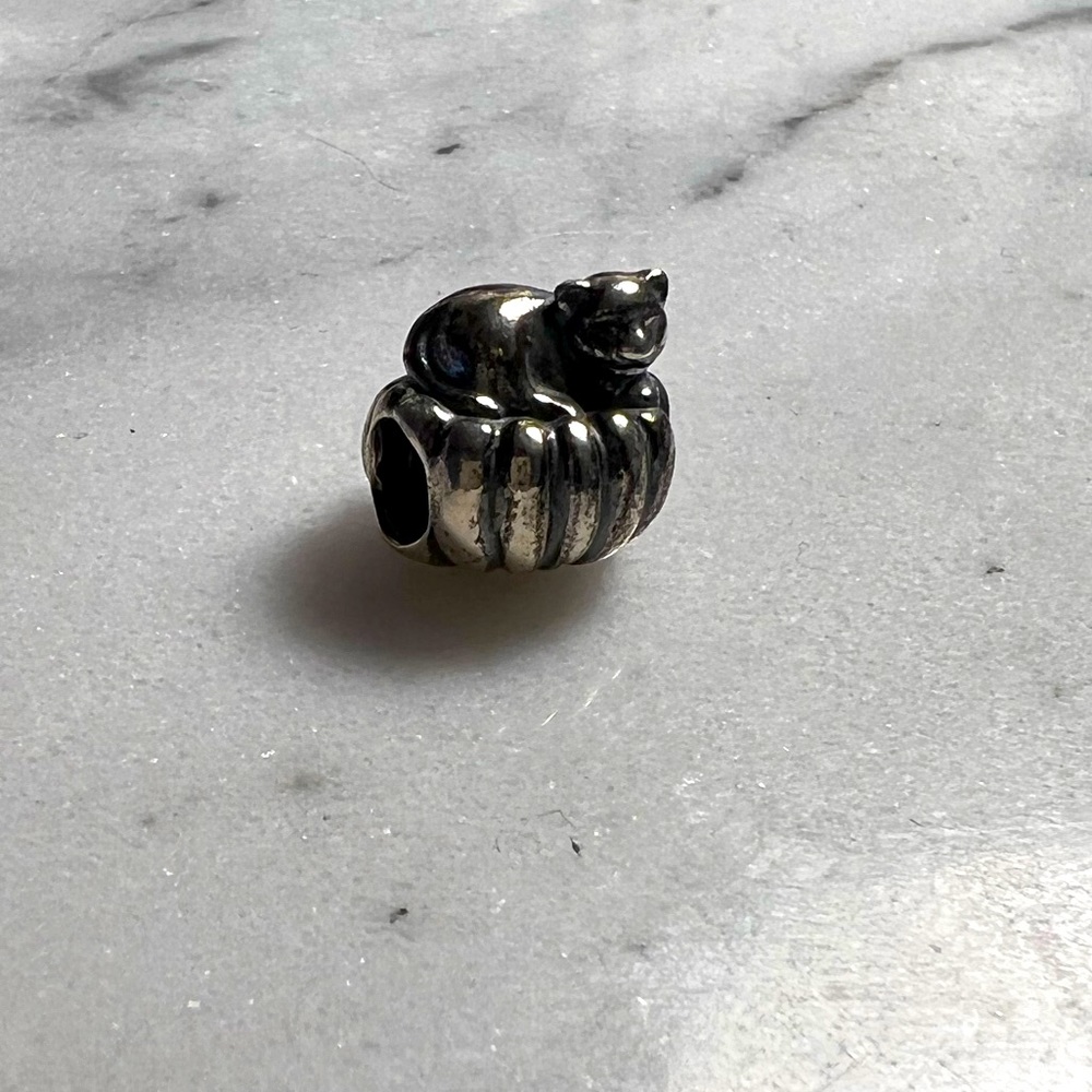 Pandora Cozy Cat Charm (Retired)